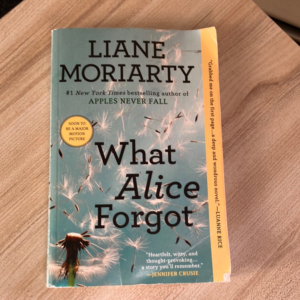 What Alice Forgot - Blue Paperback Novel